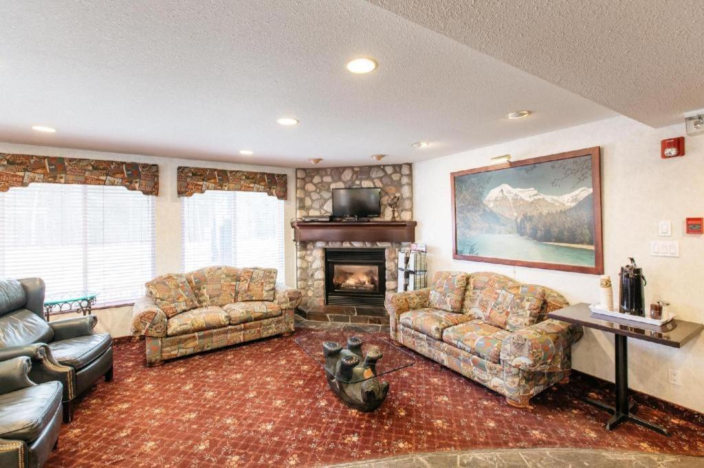 Mount Robson Inn Τζάσπερ Εξωτερικό φωτογραφία
